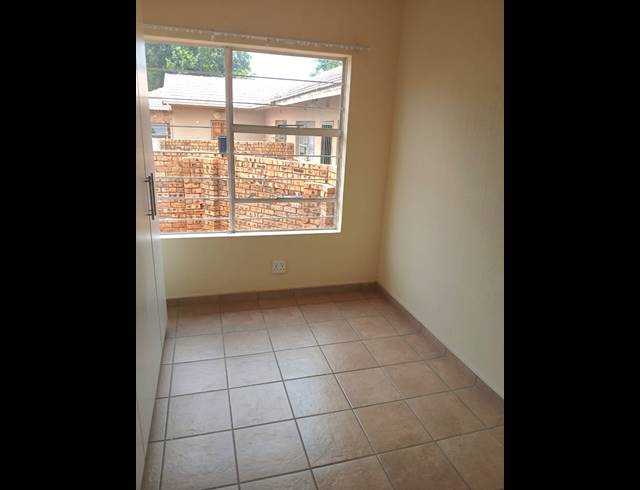 2 BEDROOM SECTIONAL TITLE FOR SALE IN GREENHILLS